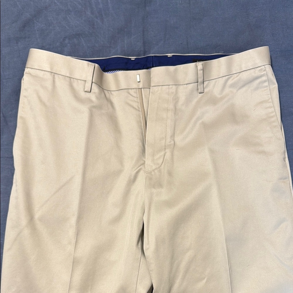 Men’s tan Banana Republic Khaki pants 33x32